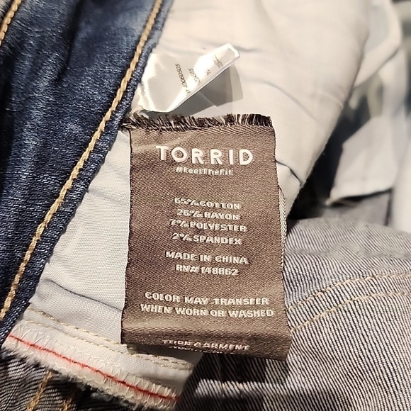 Torrid - 24 Short, Perfect Skinny Ankle Stretch Mid-Rise Jean in "Upstate" Blue  - Picture 8 of 13